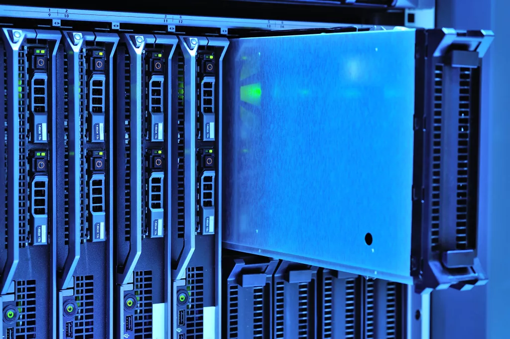 Edge AI development services comparing edge cloud and hybrid inference models